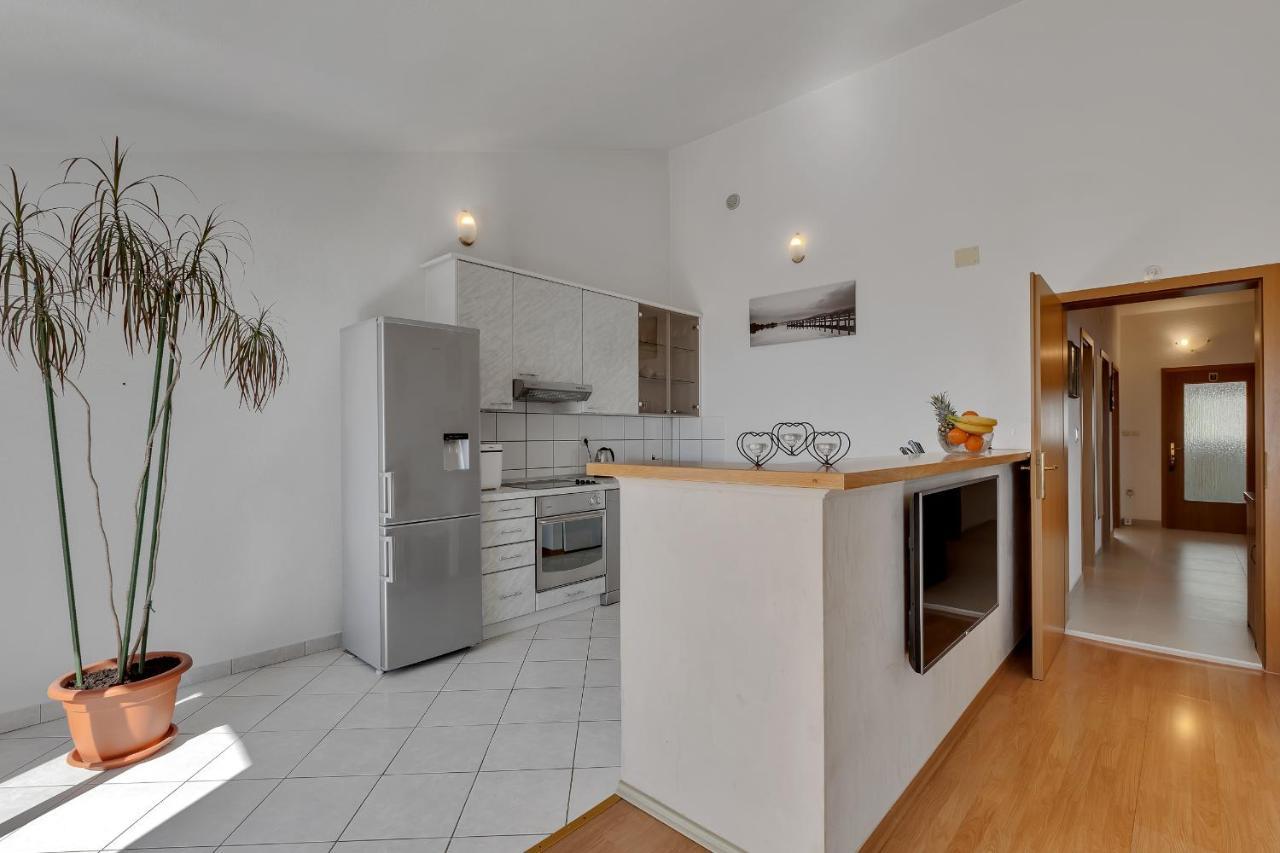 Apartman Sara Baška Voda Exterior foto